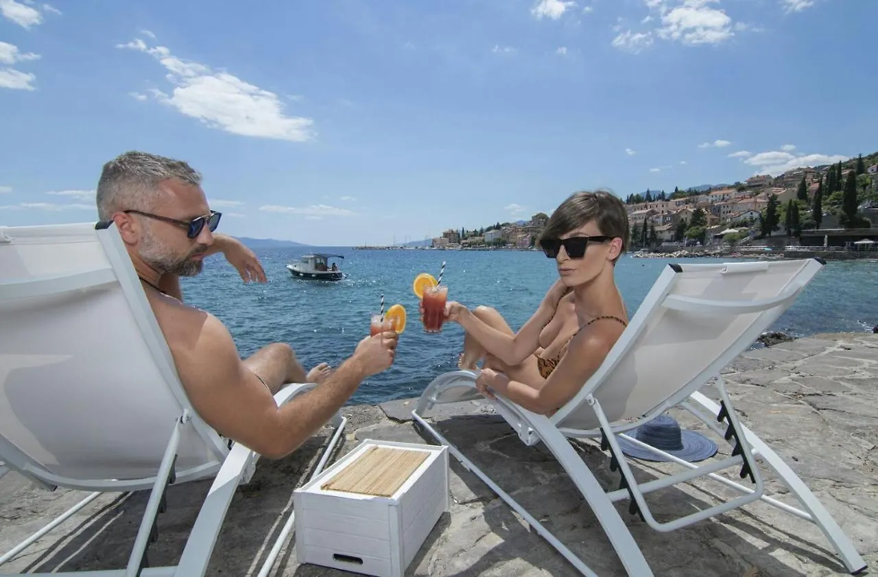 Seaside Apartment Volosko On The Beach Опатия